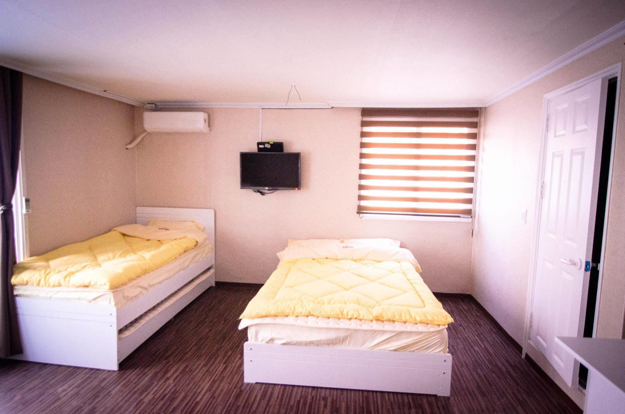 Yakorea Hostel Hongdae Сеул Екстер'єр фото