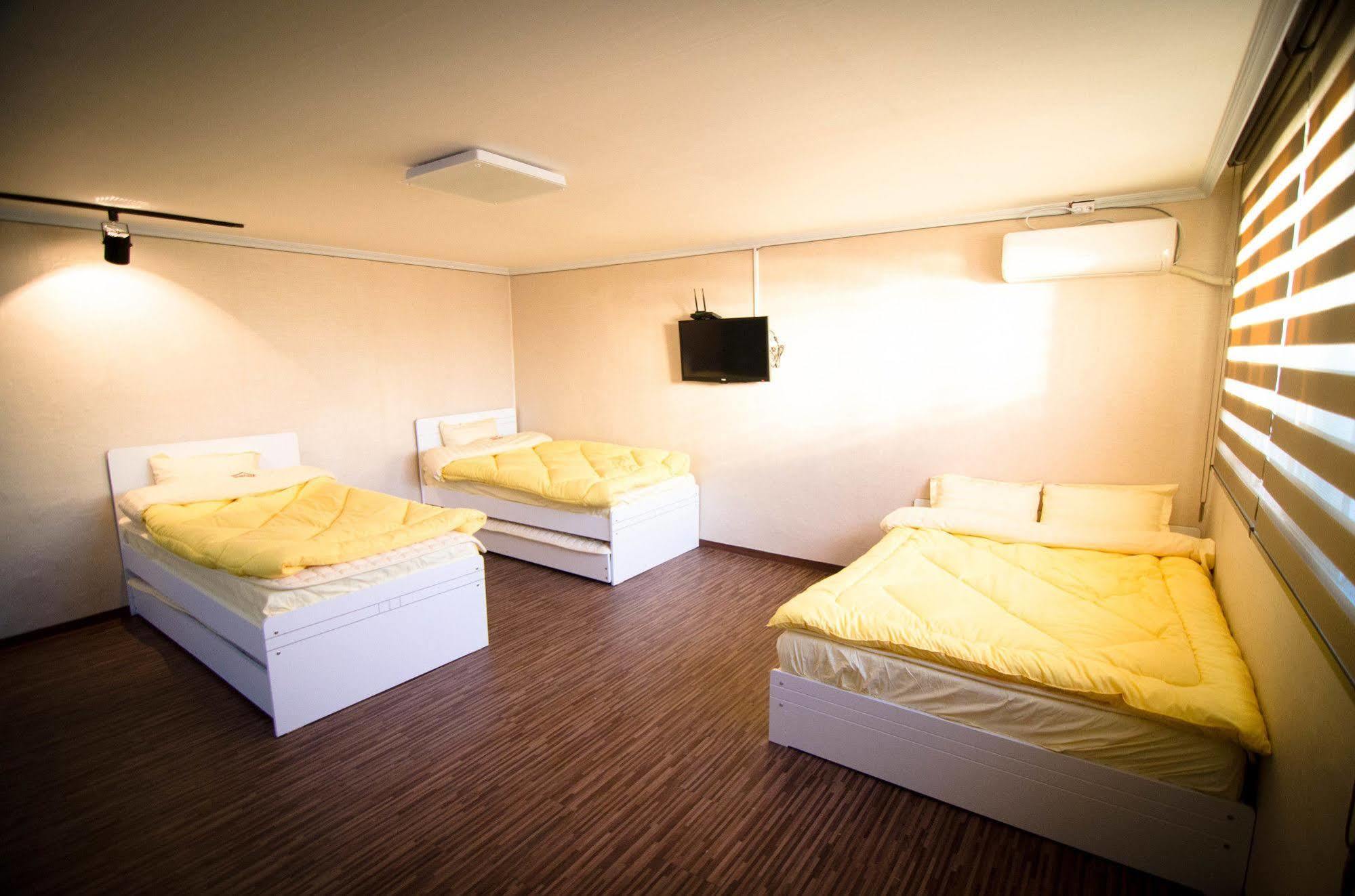 Yakorea Hostel Hongdae Сеул Екстер'єр фото