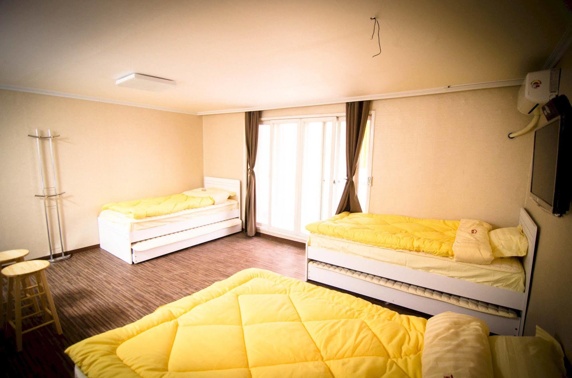 Yakorea Hostel Hongdae Сеул Екстер'єр фото
