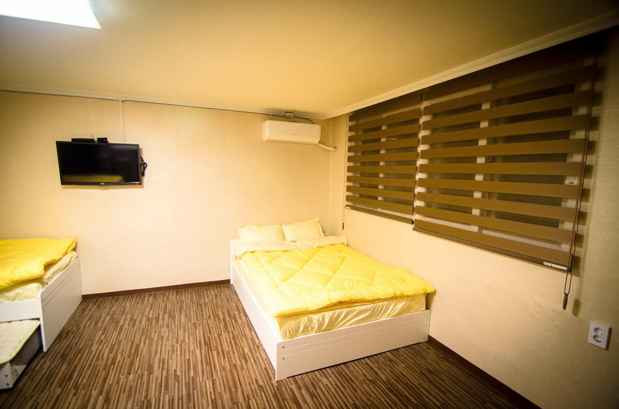 Yakorea Hostel Hongdae Сеул Екстер'єр фото